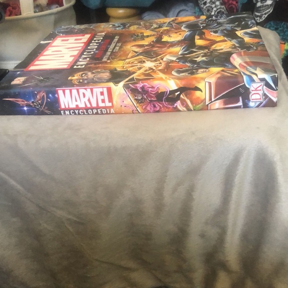 Marvel encyclopedia - Picture 2 of 4
